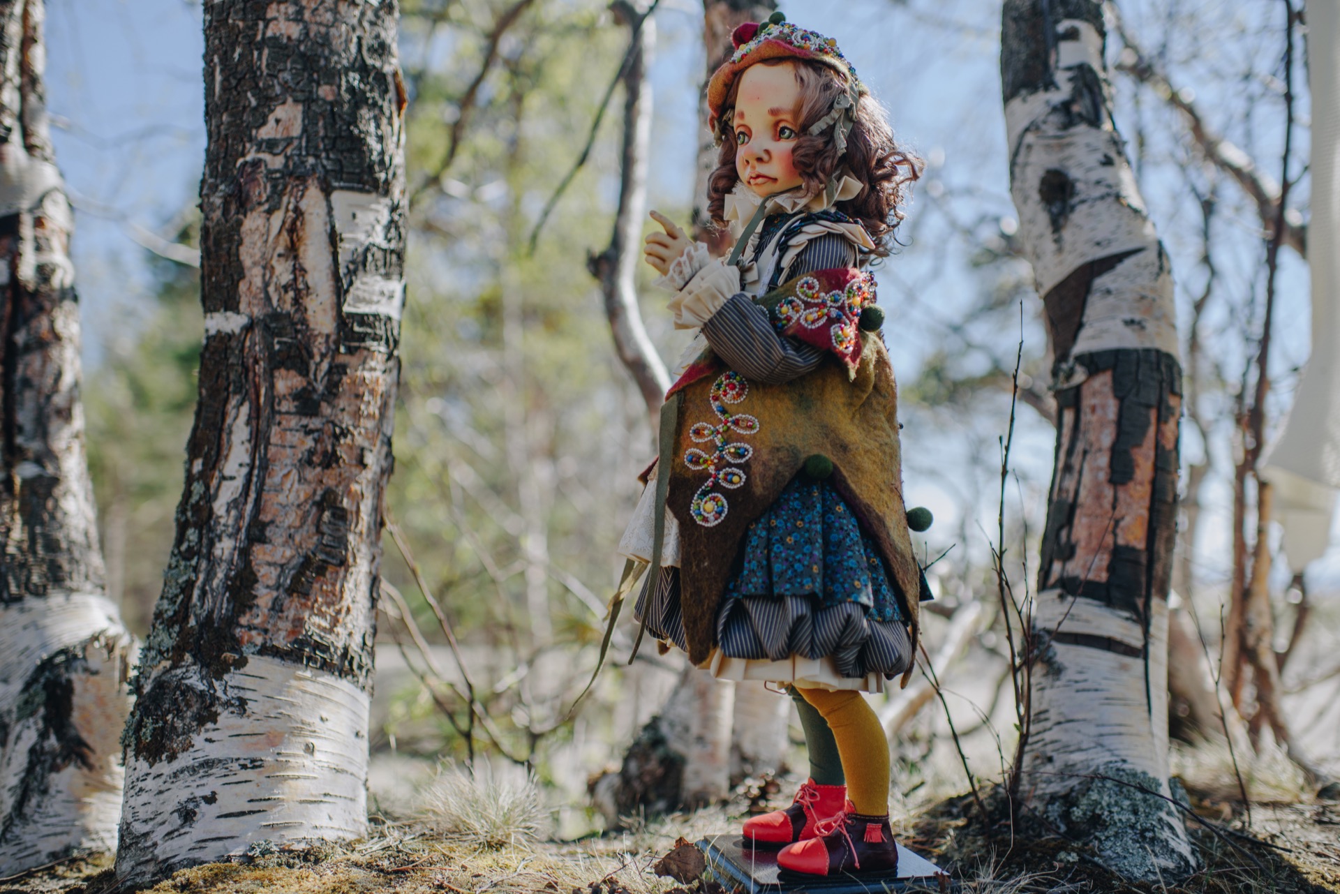 Музыка куколок. Весенние куклы очень красивые. Авторская кукла в лесу. Весенние куклы стильные.