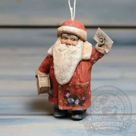 Дед Мороз с посылкой, ватная елочная игрушка кукольной мануфактуры Ирины Черепановой