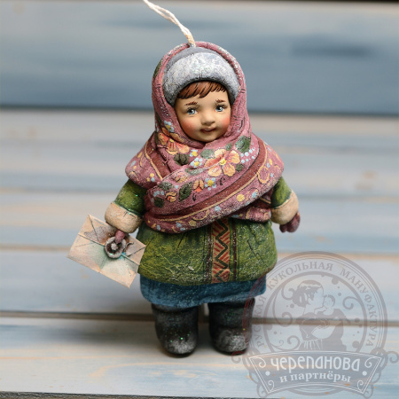 Лизонька с письмом, елочная игрушка кукольной мануфактуры Ирины Черепановой