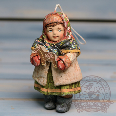 Марфушка с пряником, елочное украшение кукольной мануфактуры Ирины Черепановой
