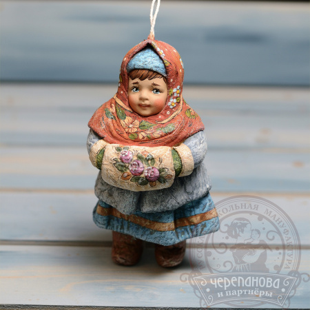 Настенька в муфточке, игрушка на елку кукольной мануфактуры Ирины Черепановой