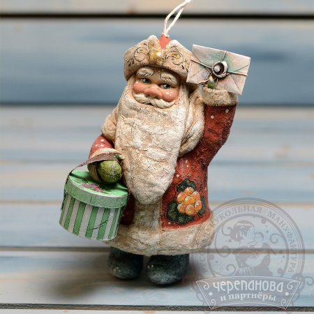 Дед Мороз с подарком, елочная игрушка из ваты кукольной мануфактуры Ирины Черепановой